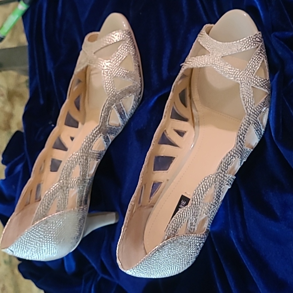 New Alex Marie pumps in champage gold 8.5 with 3" heel